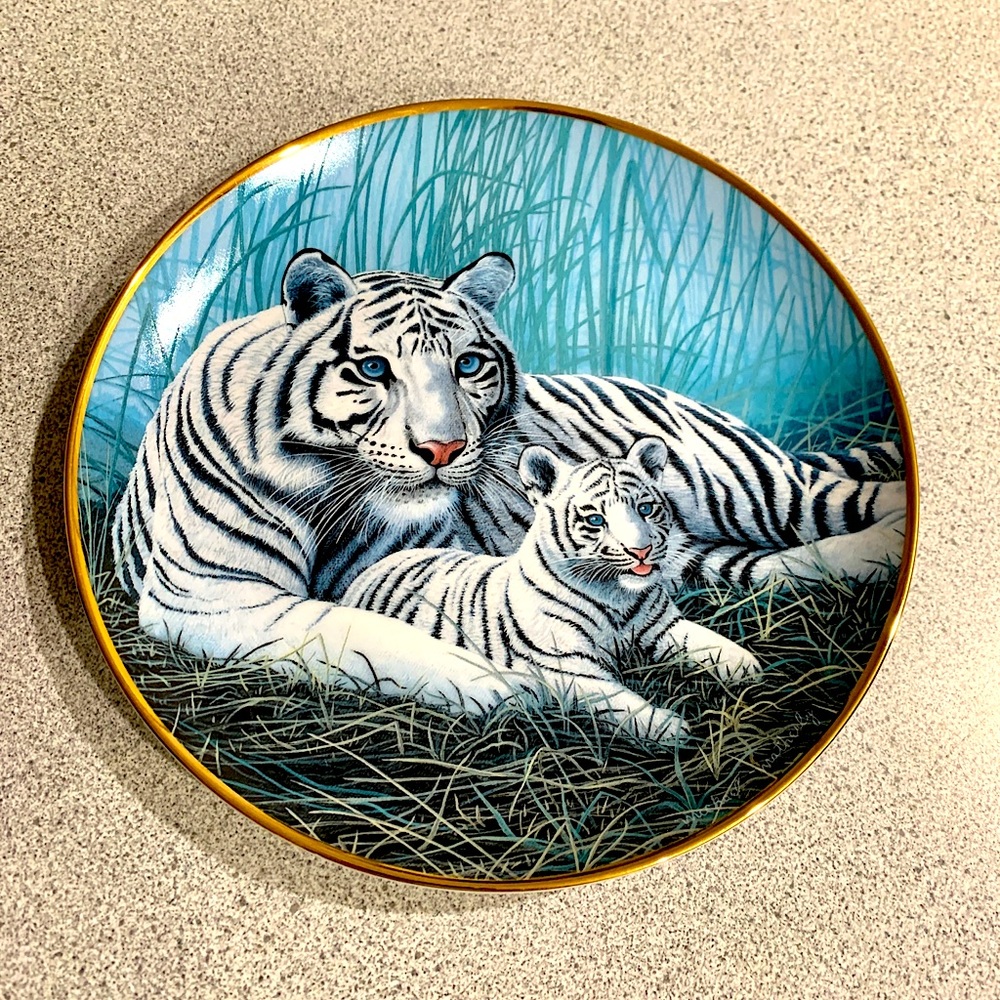 “White Tigers” by Michael Matherly 24 carat gold trimmed plate